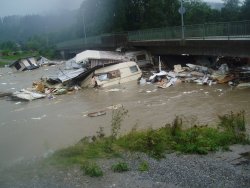 Zerstörte Wohnwagen - Hochwasser August 2005
