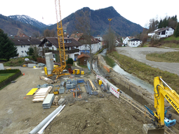 BA05: Dezember 2016: Bauzustand während der Errichtung der Hochwasserschutz-Wand