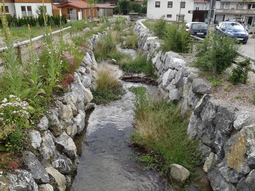 Bergbach nach Offenlegung und ökologischer Aufwertung in den Jahren 2012 und 2013, ausgeführt durch die Flussmeisterstelle Füssen.