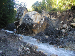 Uferanbruch nach dem Hochwasser im August 2005