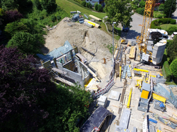 Blick auf den Neubau der Geschiebesperre mit Ausbildung des Zulaufs zum Straßendurchlass „Am Winkelbach“, Juli 2019.