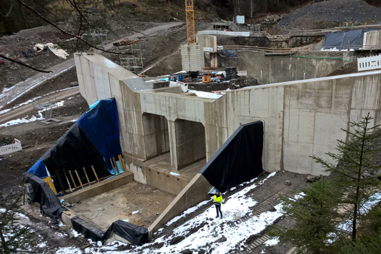 Geschiebedosiersperre Blickrichtung bergwärts, Dezember 2022 Geschiebedosiersperre Blickrichtung bergwärts, Dezember 2022