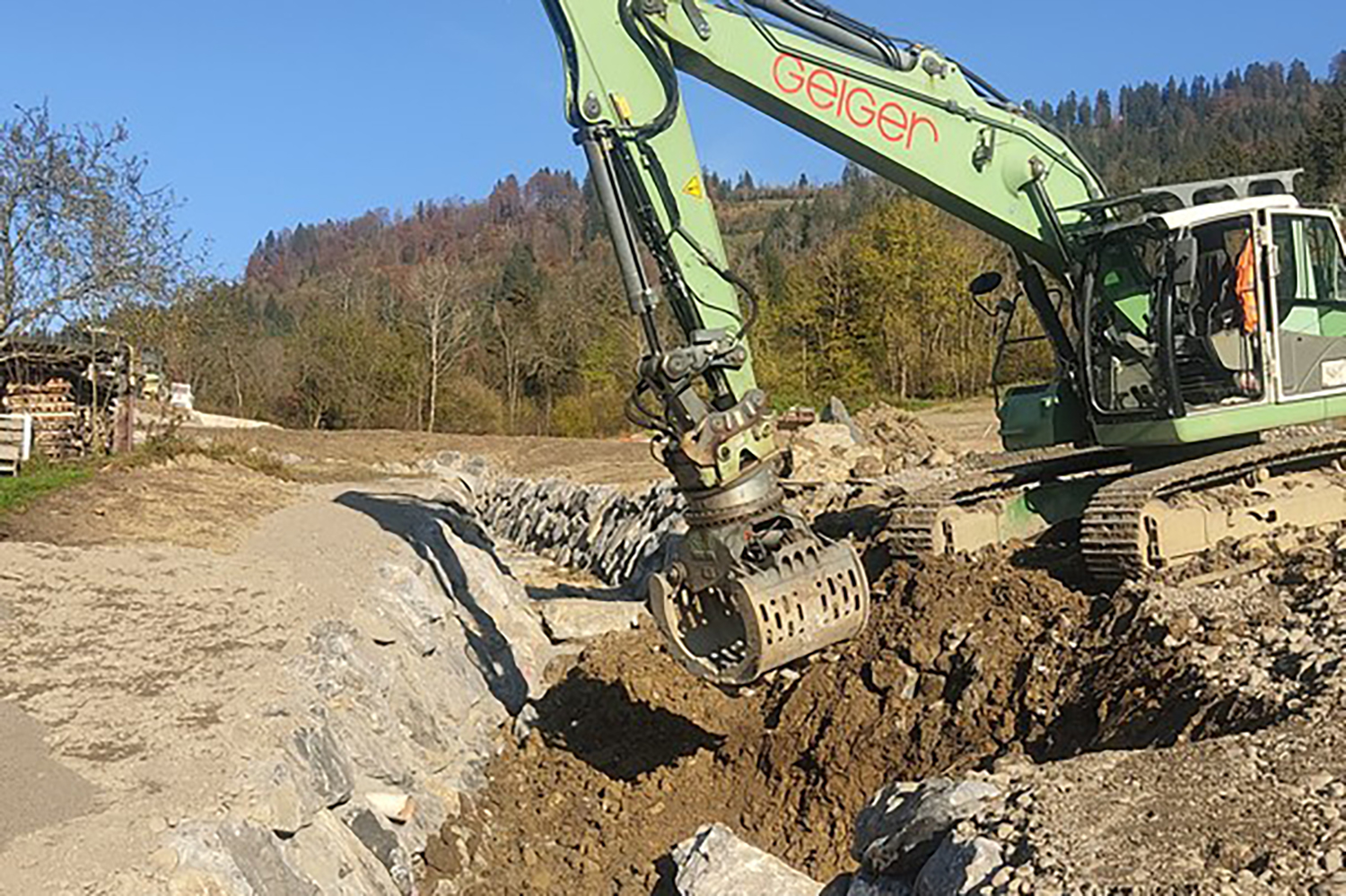 Herstellung Sohlrampe im Schussgerinne, 31.10.2024 Herstellung Sohlrampe im Schussgerinne, 31.10.2024
