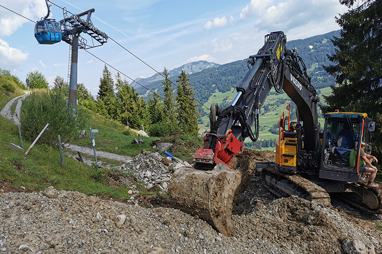Baggerarbeiten und Verlegung der Kanäle/Leitungen im Bereich der Hornbahn in Bad Hindelang