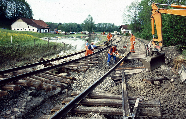 Pfingsthochwasser 1999, Aufräumarbeiten Pfingsthochwasser 1999, Aufräumarbeiten